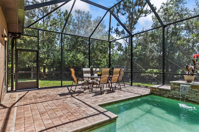 716 Woodbridge Ct, Ormond Beach, FL 32174 - swimming pool featuring a patio area and glass enclosure