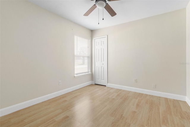 unfurnished room featuring light wood-style floors, ceiling fan, and baseboards