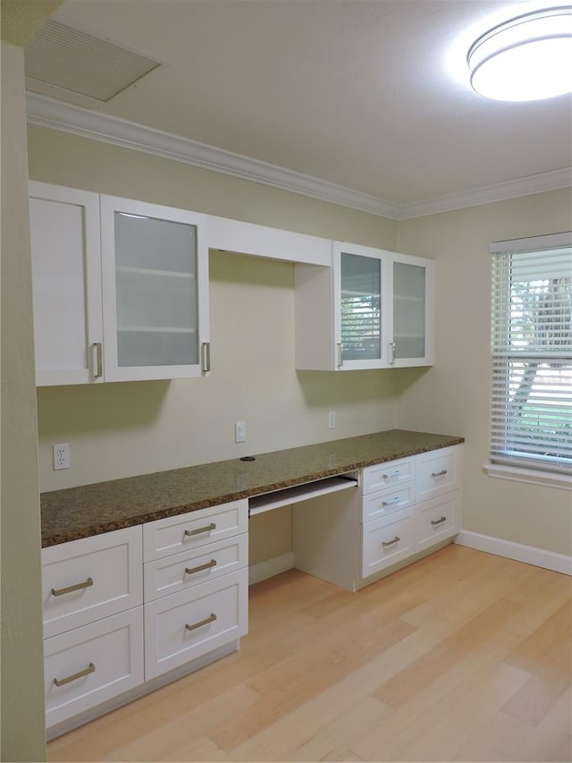 543 Sandy Oaks Blvd, Ormond Beach, FL 32174 - kitchen featuring ornamental molding, white cabinetry, and light wood finished floors
