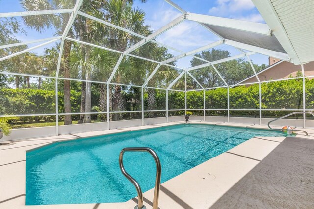 11 White Oak Ln, Palm Coast, FL 32164 - swimming pool featuring a patio and a lanai