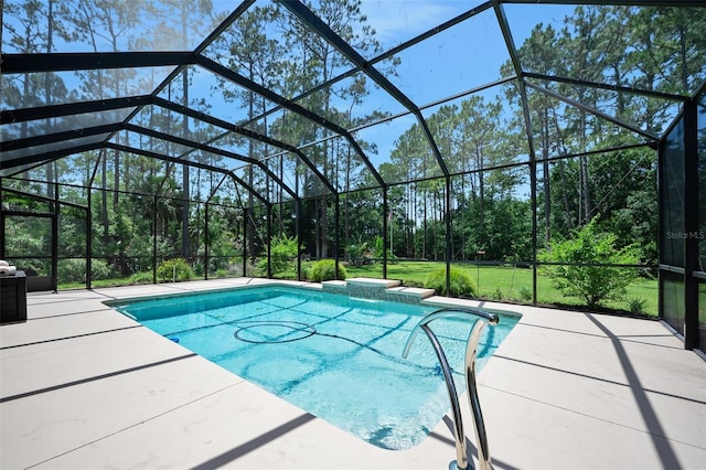 27 Bay Ct, Ormond Beach, FL 32174 - swimming pool with a patio and glass enclosure