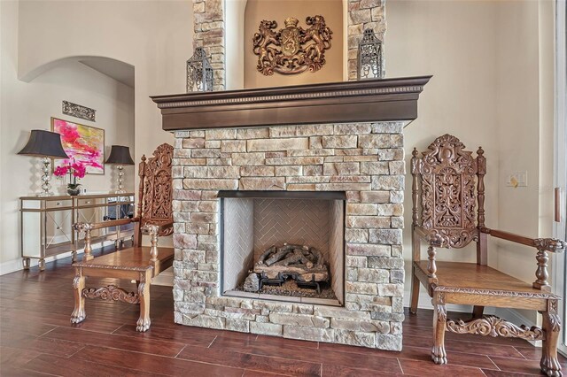 568 Luna Bella Ln, New Smyrna Beach, FL 32168 - detailed view of wood finished floors, a fireplace, baseboards, and arched walkways