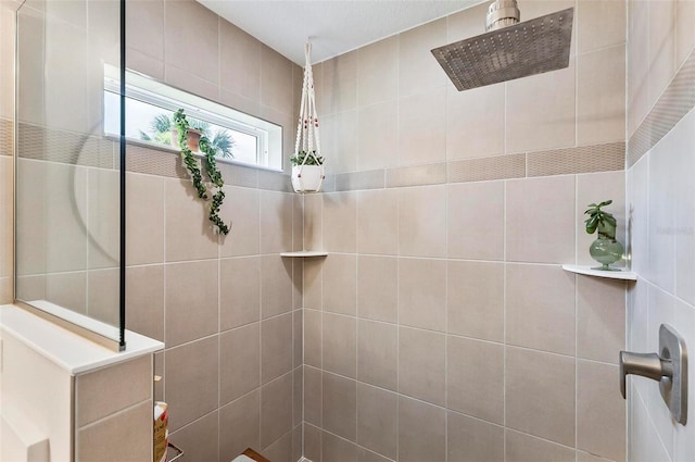 40 Biscayne Dr, Palm Coast, FL 32137 - full bath featuring walk in shower