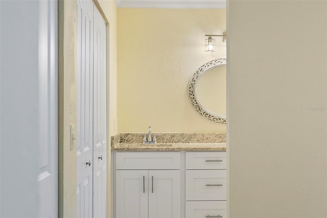 8 Oakmont Ct Unit 0, Palm Coast, FL 32137 - bathroom with vanity, a closet, and ornamental molding