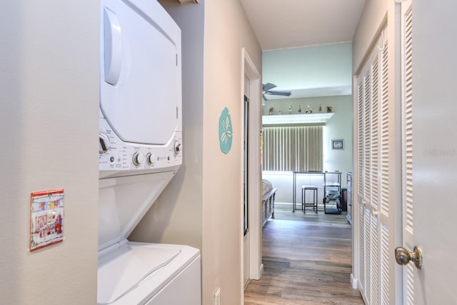 8550 A1A S Unit 323, Saint Augustine, FL 32080 - laundry room with stacked washer / drying machine, light wood-style flooring, and a ceiling fan