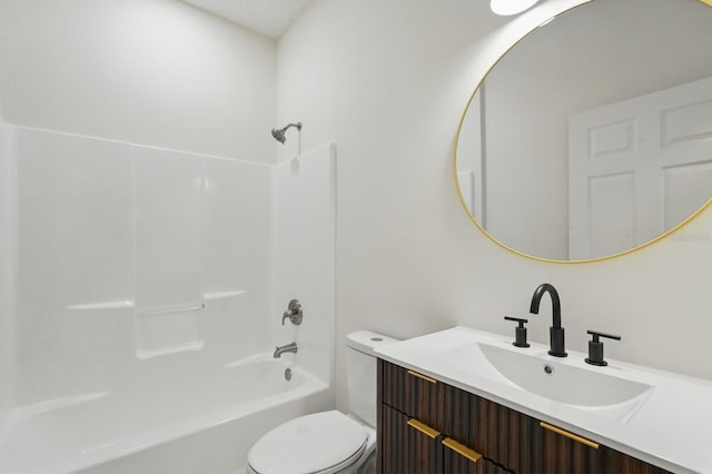 40 Pinetree Dr, Palm Coast, FL 32164 - full bathroom with toilet, vanity, and bathtub / shower combination