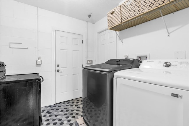 4 Contee Ct, Palm Coast, FL 32137 - laundry room featuring washing machine and dryer