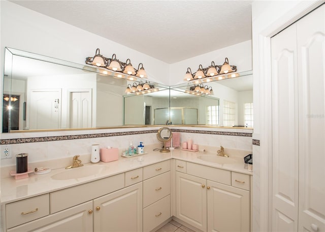 1 Butternut Dr, Palm Coast, FL 32137 - bathroom with double vanity and backsplash