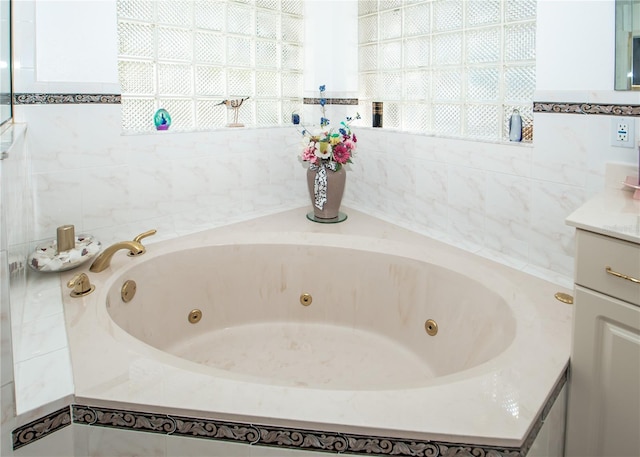 1 Butternut Dr, Palm Coast, FL 32137 - full bath featuring vanity and a tub with jets