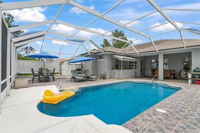 80 Flemingwood Ln, Palm Coast, FL 32137 - swimming pool with a patio, outdoor dining space, and a lanai