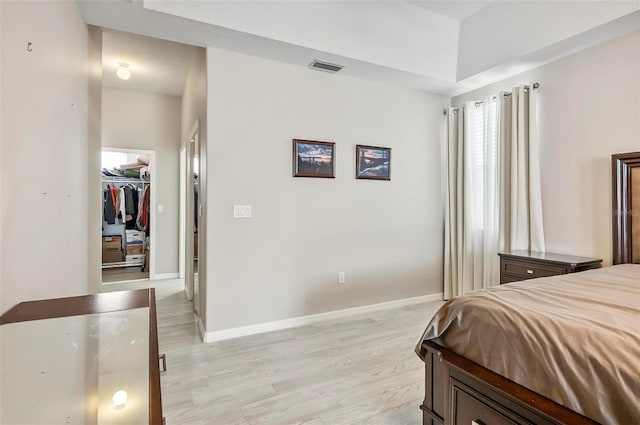 80 Flemingwood Ln, Palm Coast, FL 32137 - bedroom with light wood-style floors, a spacious closet, baseboards, and a closet
