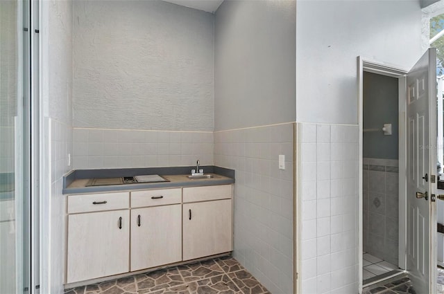 80 Flemingwood Ln, Palm Coast, FL 32137 - bathroom with tile walls, vanity, and a wainscoted wall