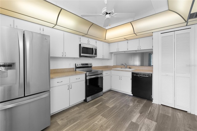 1 Tomoka Oaks Blvd Unit 135, Ormond Beach, FL 32174 - kitchen featuring stainless steel appliances, a sink, light countertops, ceiling fan, and dark wood finished floors