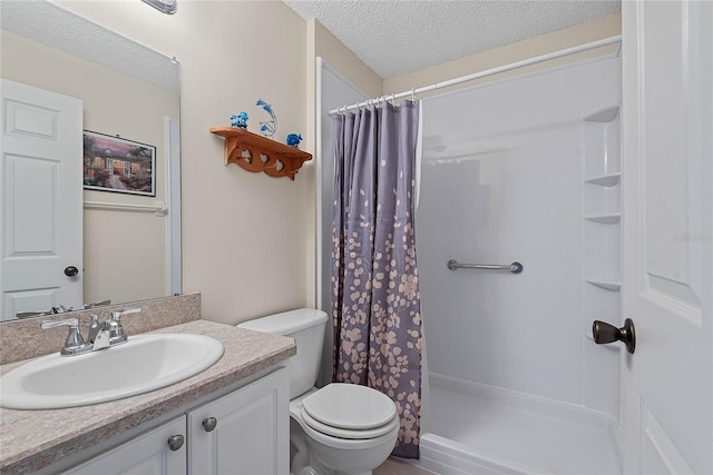 18 Royal Palm Ln, Palm Coast, FL 32164 - full bath featuring toilet, vanity, curtained shower, and a textured ceiling