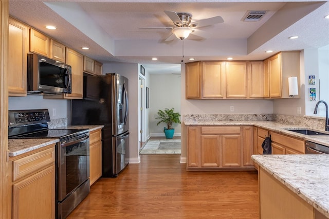 40 Cloverdale Ct N, Palm Coast, FL 32137 - kitchen with stainless steel appliances, a sink, ceiling fan, recessed lighting, and light stone counters