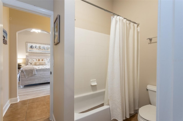 200 Bella Harbor Ct Unit 113, Palm Coast, FL 32137 - bathroom featuring shower / bath combo, toilet, tile patterned floors, and ensuite bathroom