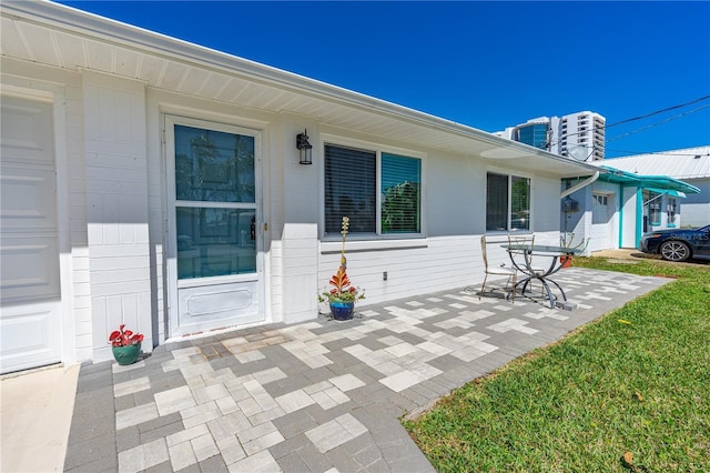 129 Dundee Rd, Daytona Beach, FL 32118 - view of patio / terrace