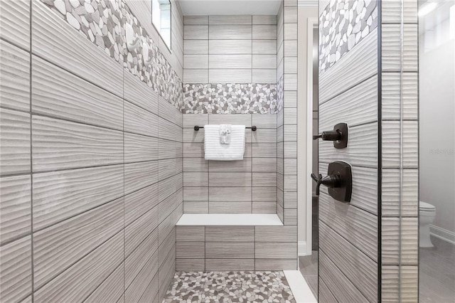 13 Las Brisas Way, Palm Coast, FL 32137 - bathroom featuring a tile shower, toilet, and tile patterned floors