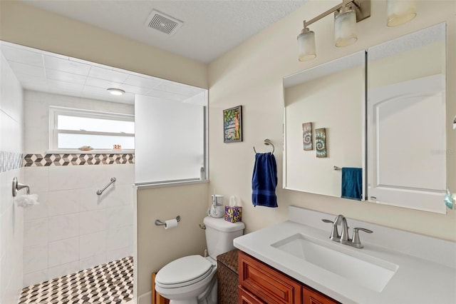 82 Ryland Dr, Palm Coast, FL 32164 - bathroom with vanity, toilet, and tiled shower
