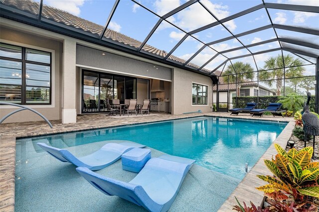 514 Wingspan Dr, Ormond Beach, FL 32174 - swimming pool with a patio area and glass enclosure
