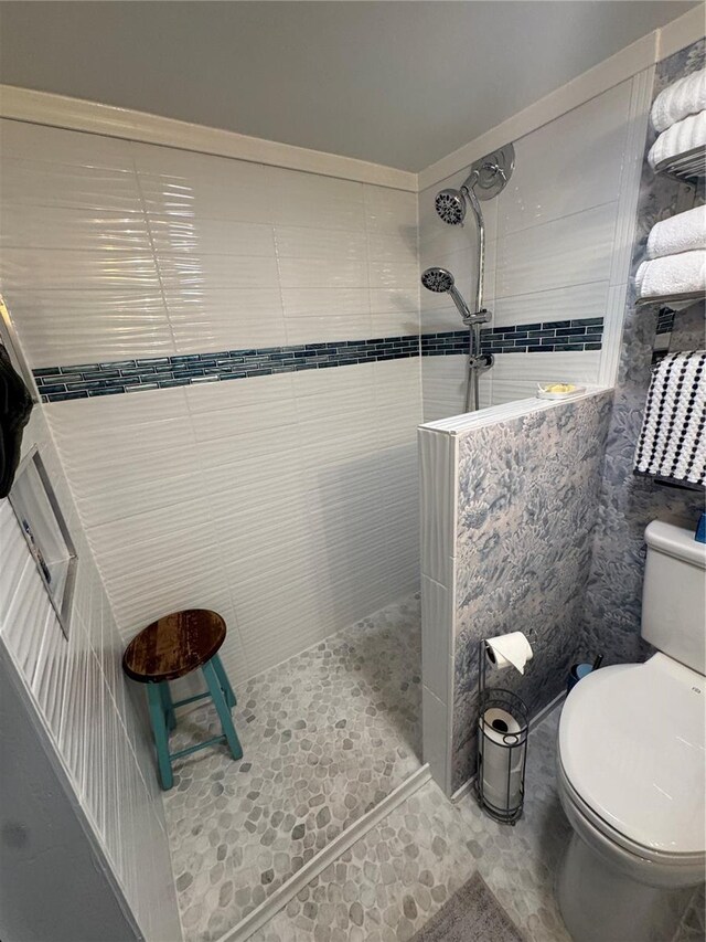 1233 S Atlantic Ave Unit 3070, Daytona Beach, FL 32118 - full bath with walk in shower and toilet