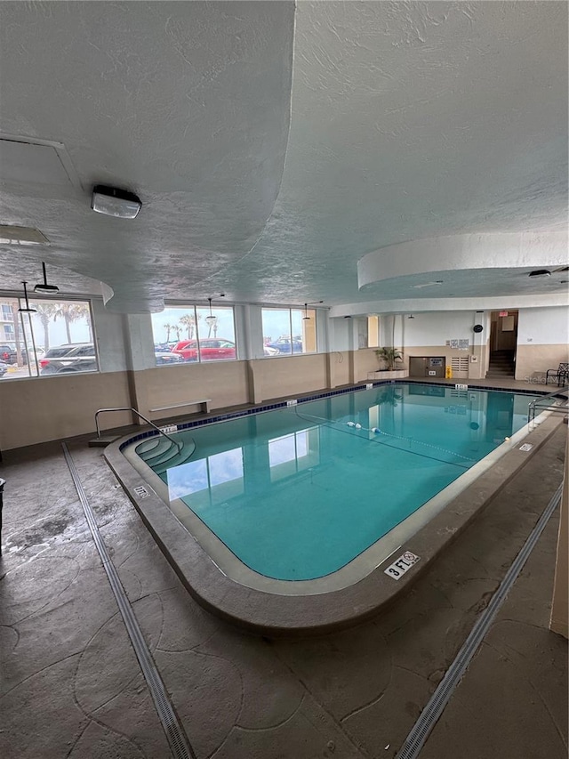 1233 S Atlantic Ave Unit 3070, Daytona Beach, FL 32118 - view of indoor community pool