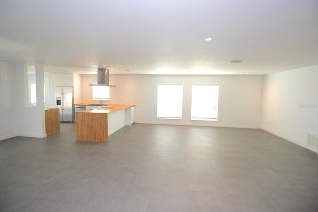 19 Cedarfield Ct, Palm Coast, FL 32137 - unfurnished living room with baseboards, a sink, and recessed lighting