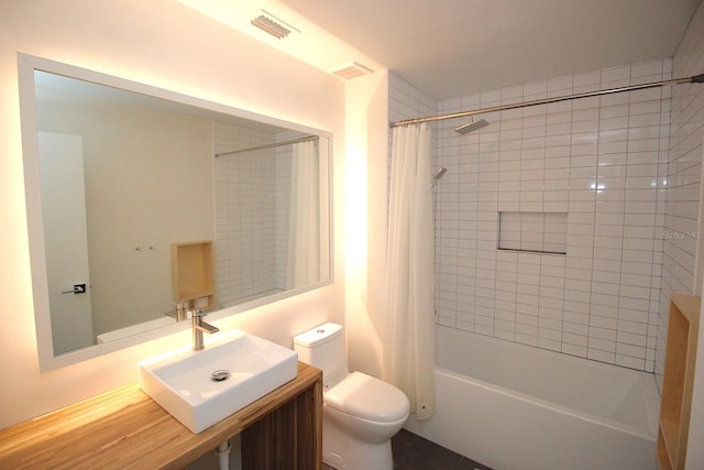 19 Cedarfield Ct, Palm Coast, FL 32137 - full bath with a sink, toilet, and shower / bath combo with shower curtain