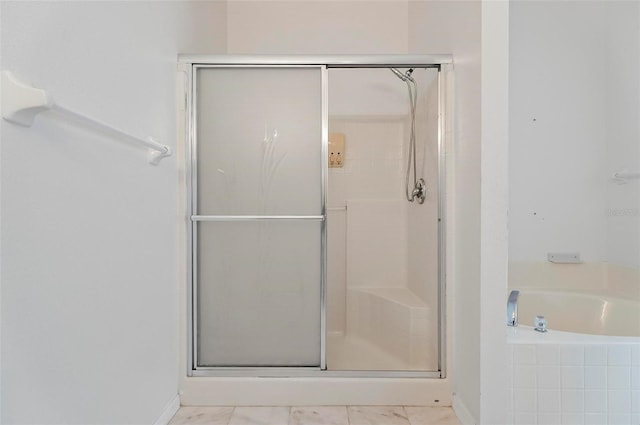 42 Raintree Pl, Palm Coast, FL 32164 - full bath with a stall shower, a garden tub, and baseboards