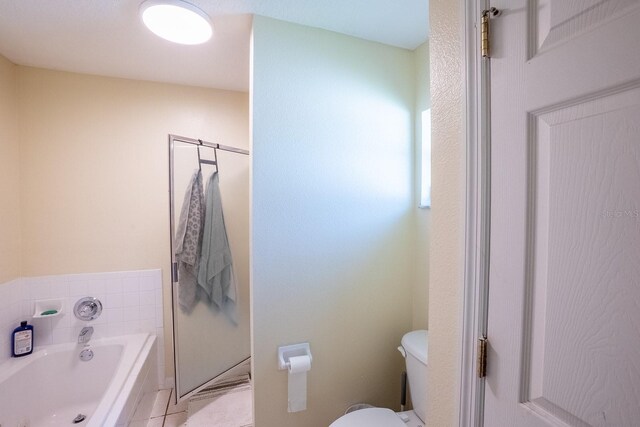 19 Rydell Ln, Palm Coast, FL 32164 - bathroom featuring toilet and a garden tub
