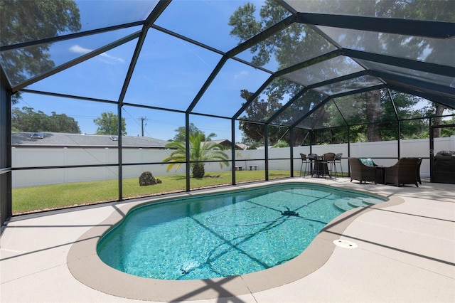 12 Fernwood Ln, Palm Coast, FL 32137 - view of swimming pool featuring a patio, a fenced backyard, and a lanai