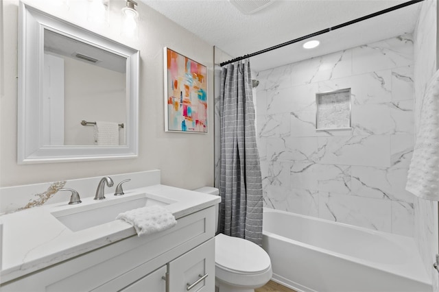 7 Sherbury Ct Unit 7, Palm Coast, FL 32137 - full bath featuring vanity, toilet, shower / tub combo with curtain, and a textured ceiling