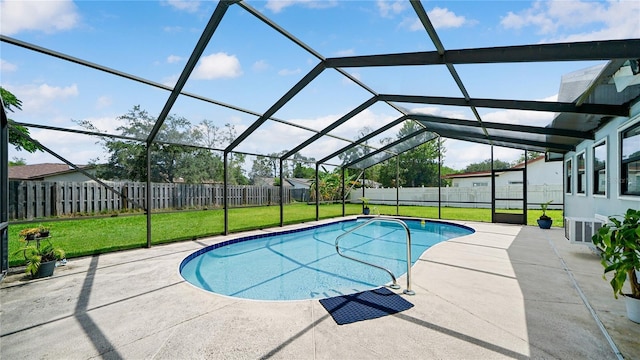 29 Firtree Ln, Palm Coast, FL 32137 - view of pool featuring a fenced backyard, a patio area, and a lanai