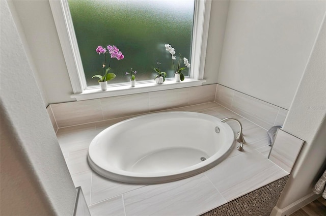 4 Midden Ln, Palm Coast, FL 32137 - bathroom featuring a bathtub