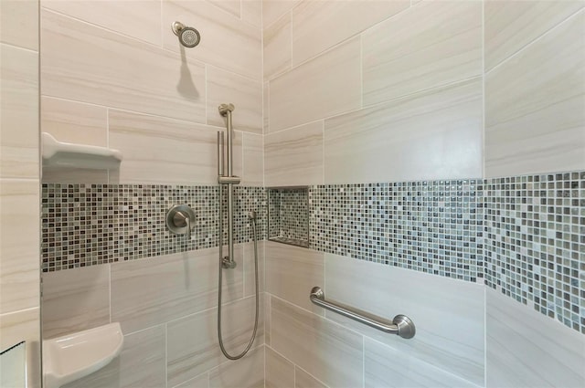 4 Midden Ln, Palm Coast, FL 32137 - full bath featuring tiled shower
