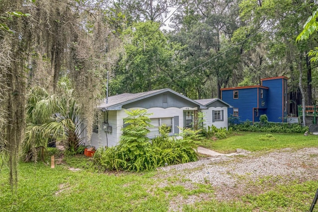 418 NW 27th Ter, Gainesville, FL 32607 - view of front of property featuring a front lawn