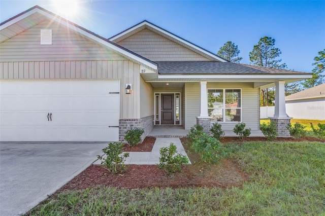 6 Bainbridge Ln, Palm Coast, FL 32137 - craftsman inspired home with a porch, a garage, driveway, and a shingled roof