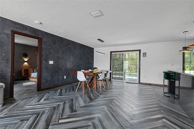 8 White Horse Ln, Palm Coast, FL 32164 - dining area with an accent wall and a textured ceiling