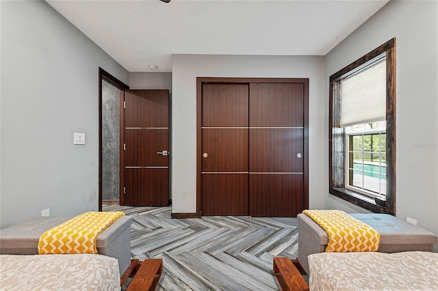 8 White Horse Ln, Palm Coast, FL 32164 - bedroom featuring a closet and a textured ceiling