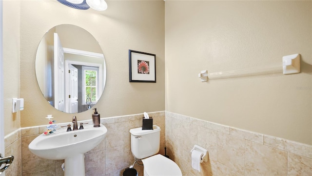 30 Cortes Ct, Palm Coast, FL 32137 - bathroom with tile walls and a wainscoted wall