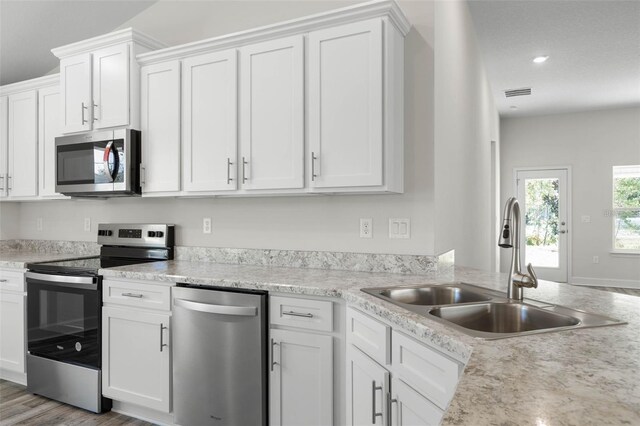 12 Wainshire Pl, Palm Coast, FL 32164 - kitchen featuring appliances with stainless steel finishes, white cabinetry, and light countertops