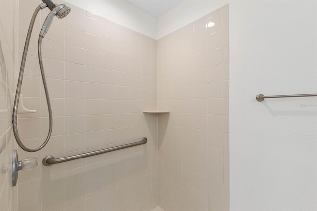23 Pennfield Ln, Palm Coast, FL 32164 - bathroom featuring tiled shower
