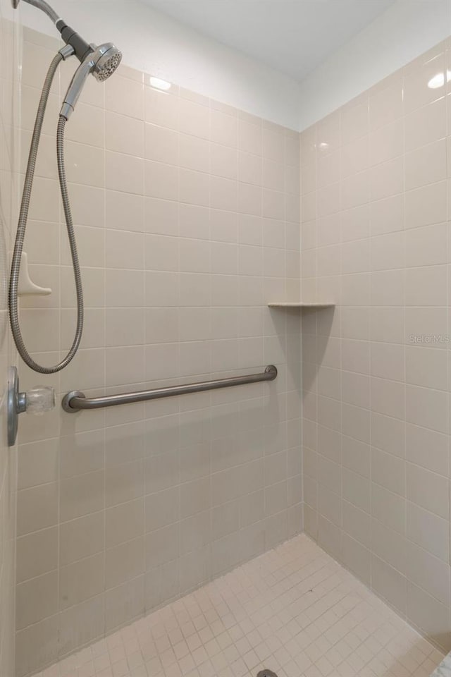 23 Pennfield Ln, Palm Coast, FL 32164 - bathroom with tiled shower