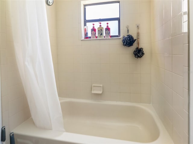 1 Ryberry Pl, Palm Coast, FL 32164 - bathroom featuring shower / bath combo with shower curtain