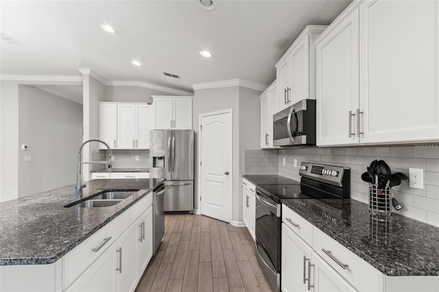 392 S Hamilton Springs Rd, Saint Augustine, FL 32084 - kitchen featuring stainless steel appliances, crown molding, recessed lighting, white cabinets, and light wood-type flooring