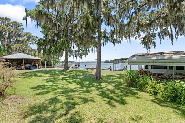 603 Front St, Welaka, FL 32193 - view of grassy yard featuring a carport and a water view