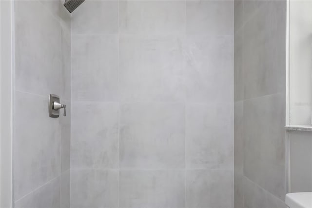 204 S Forsyth St, Bunnell, FL 32110 - full bathroom featuring a tile shower