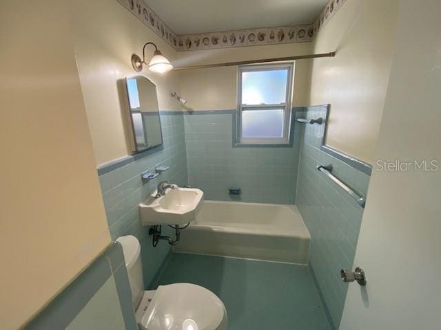 264 Sherwood Ln, Daytona Beach, FL 32117 - full bath featuring tile walls, tub / shower combination, and wainscoting