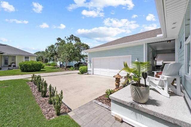 31 Hidden Treasure Dr, Palm Coast, FL 32137 - garage featuring driveway