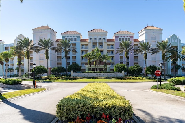 102 Yacht Harbor Dr Unit 475, Palm Coast, FL 32137 - view of property featuring uncovered parking